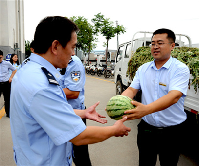 開元集團(tuán)持續(xù)幫扶洛寧瓜農(nóng)——5000斤愛心西瓜慰問洛陽一線交警